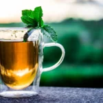 Szkło i kubki: szklanki do kawy – podwójne ścianki, latte czy espresso?
