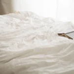 Tekstylia domowe: pościel – bawełna, satyna czy len? Porównanie na co dzień